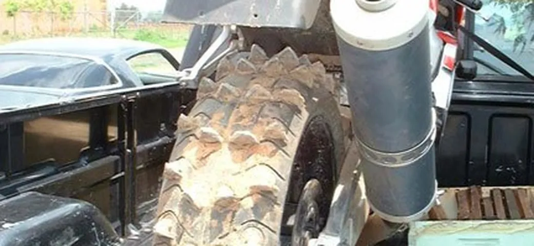 Yamaha R1 dirt racing