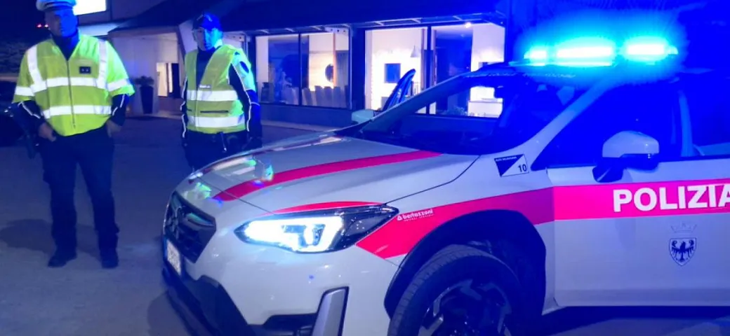 15enne alla guida di una BMW sfugge al posto di blocco: denunciato