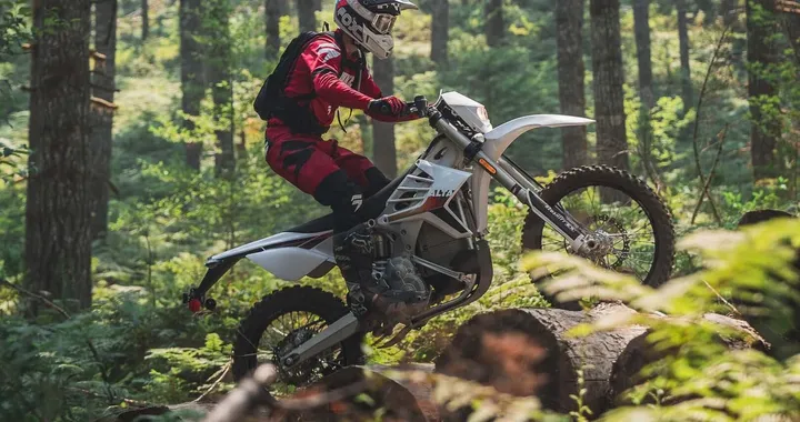 Alta Motors Redshift EX: elettrica... al tassello!