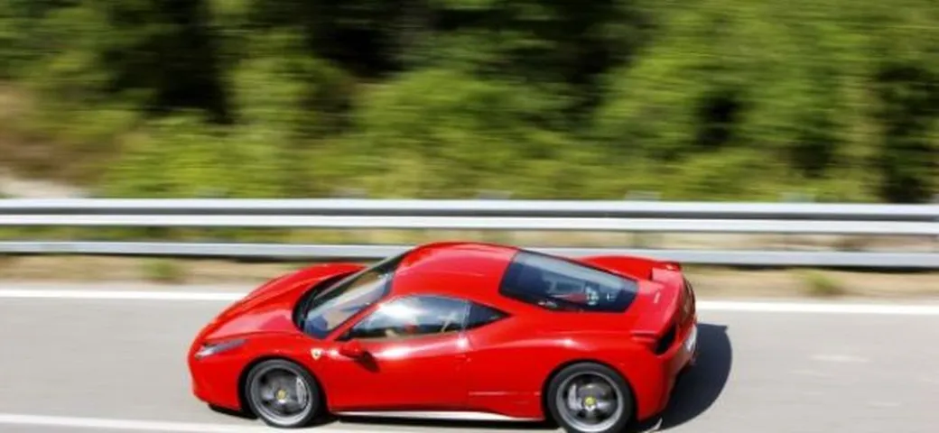Ferrari: in Australia gli acquirenti comprano due vetture per 