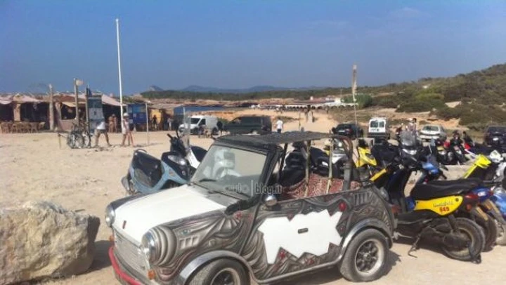 Mini Mini Cabrio: le foto di un lettore da Ibiza