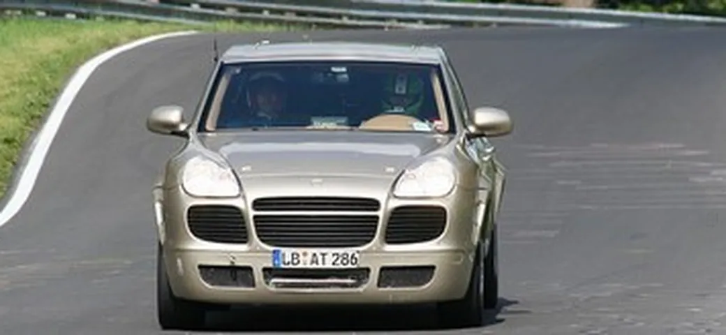 Foto spia: una strana Porsche Cayenne al Nurburgring