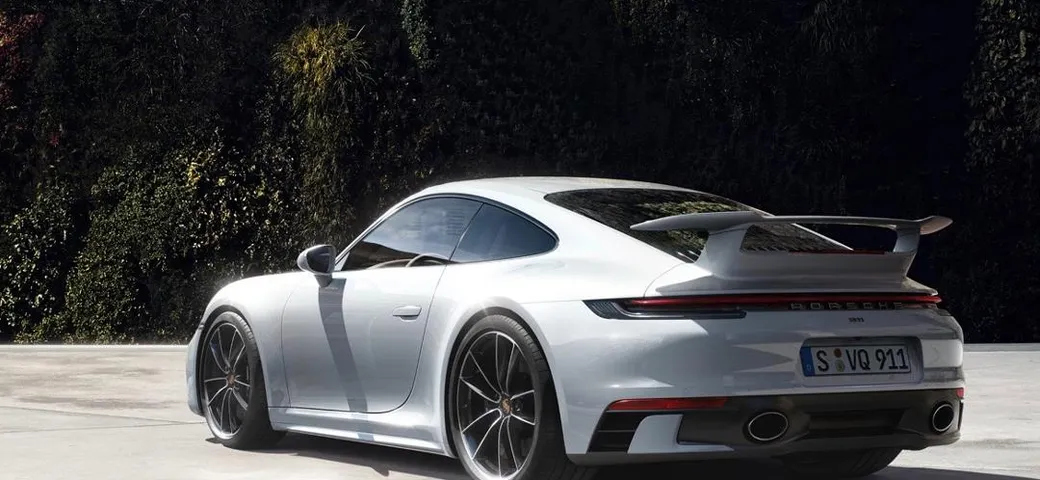 Porsche 911: kit ufficiali per personalizzare la 992