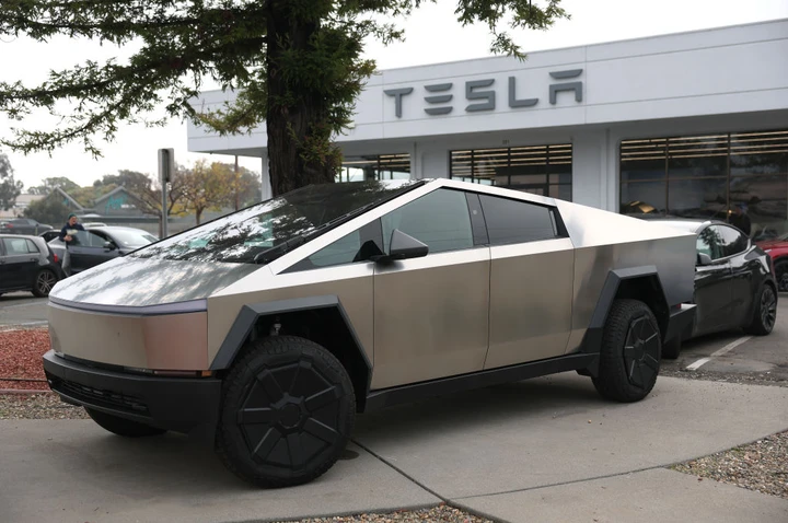Tesla Cybertruck, bloccate le consegne: troppi problemi strutturali