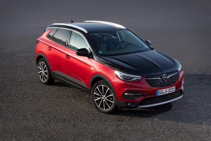 Opel Grandland X Hybrid4: ibrida Plug-In a trazione integrale