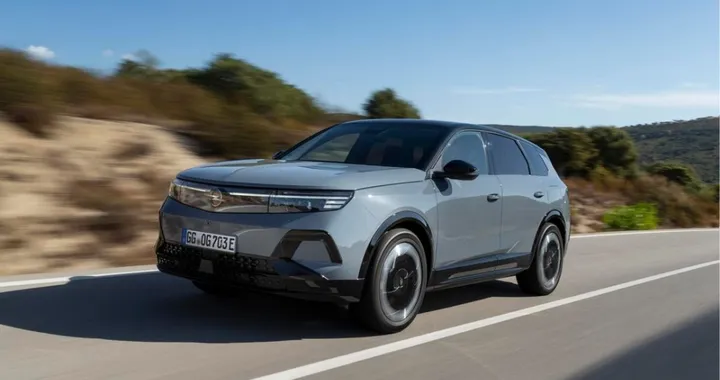 Opel Grandland diventa più sostenibile: meno CO2 e meno sprechi in fabbrica