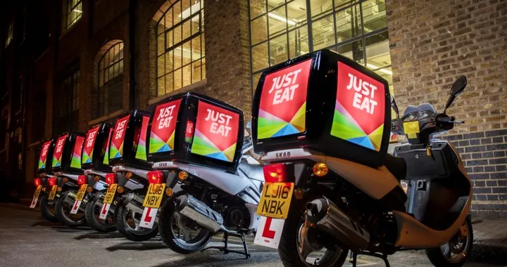 Just Eat la start up londinese con gli scooter "illuminati"
