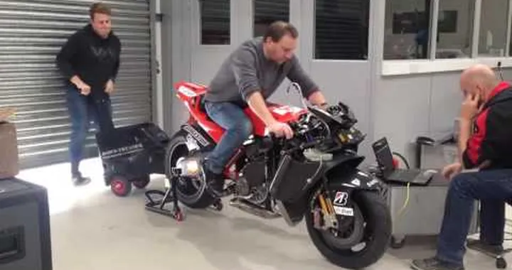 Ducati Desmosedici GP8 Engine Starts  (Amazing Sound)