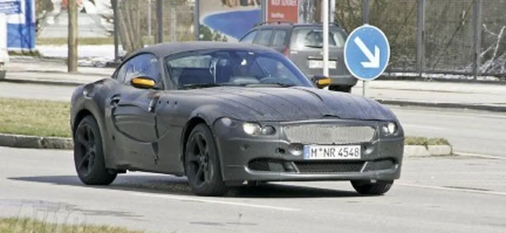 Foto spia: nuova Bmw Z4 con tetto rigido