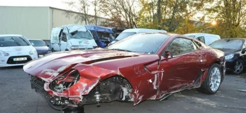 In vendita l'ex Ferrari (incidentata) di Cristiano Ronaldo
