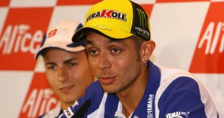 Rossi: "Lorenzo ha scelto la moto migliore"