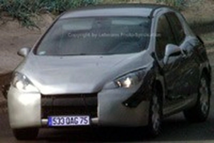 Peugeot 308, nuove foto-spia