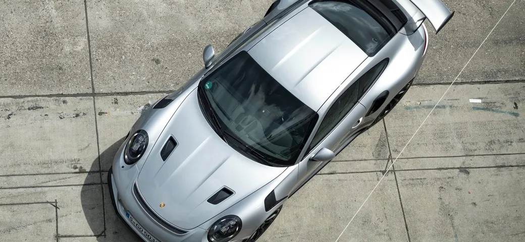 Una Porsche 911 GT3 RS finisce nel fiume | Foto e video