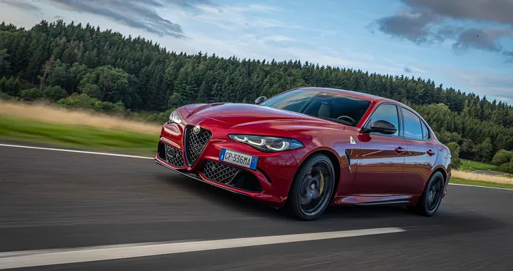 Alfa Romeo Giulia Quadrifoglio: per il settimo anno di fila premiata con lo 'sport auto Award'