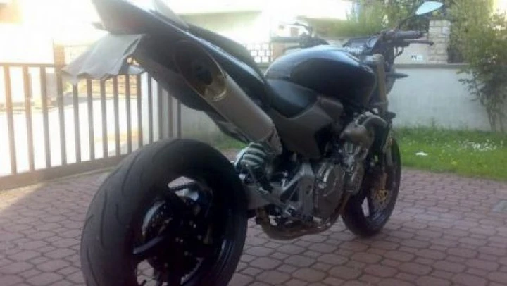 Honda Hornet 600 monobraccio