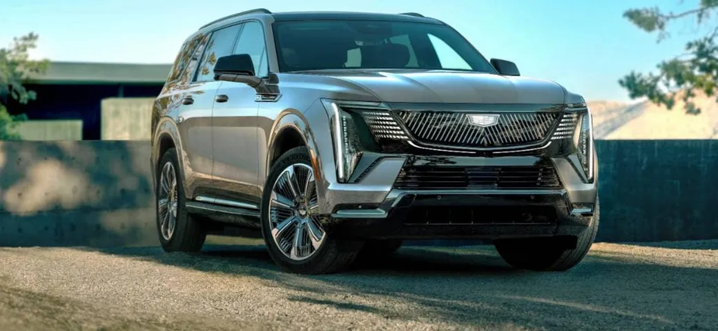 Cadillac Escalade IQL, il SUV per domarli tutti: dimensioni mastodontiche