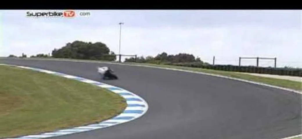 WSBK: Melandri, paura per un forte dolore alla spalla