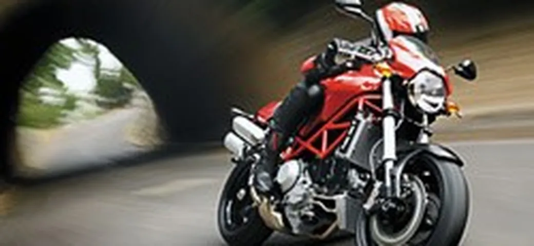 Prova il Monster S4R Testastretta