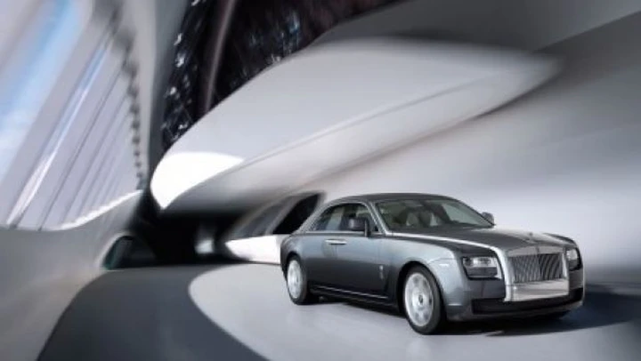 Rolls-Royce: la Ghost sarà disponibile anche nella variante ibrida