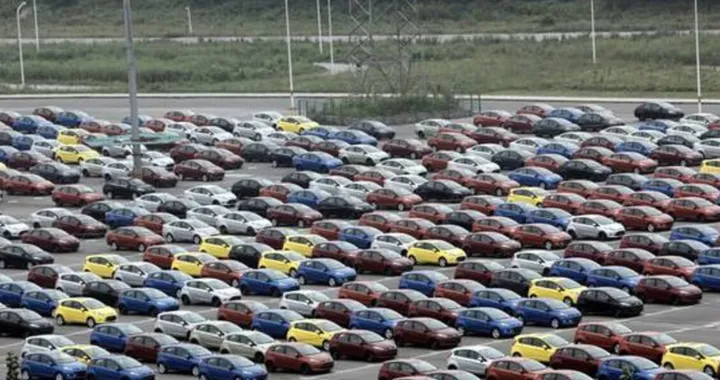 La crisi dei chip mette nei guai la produzione auto: l'allarme