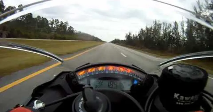 2011 ZX-10r Top speed run