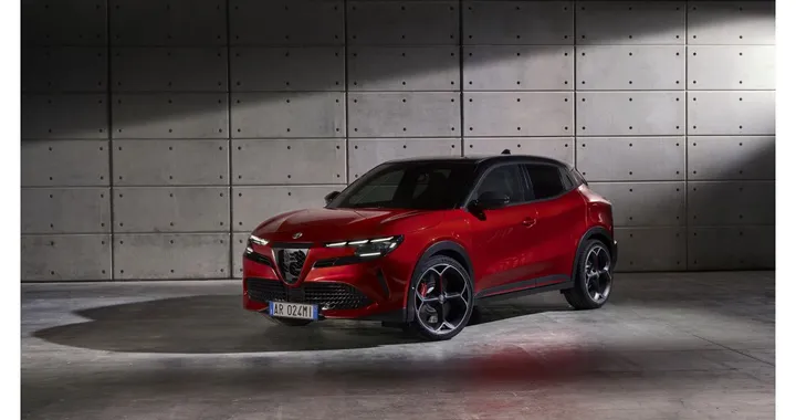 Alfa Romeo Junior abbracciata con entusiasmo nel Roadshow italiano