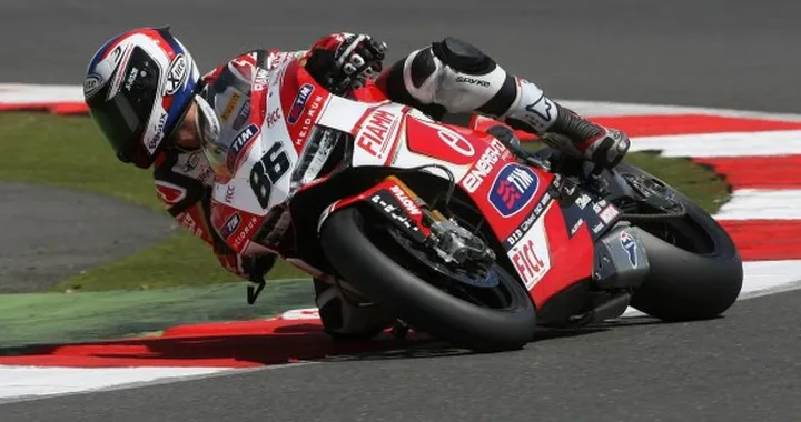 SBK: Badovini in pole al Nurburgring grazie alla pioggia