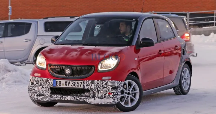 Smart ForFour Brabus: foto spia sulla neve