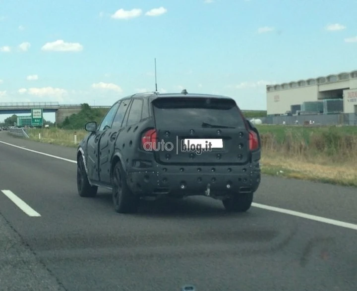 Volvo XC90: le foto spia di un nostro lettore