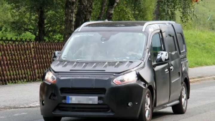 Foto spia Ford Transit Connect