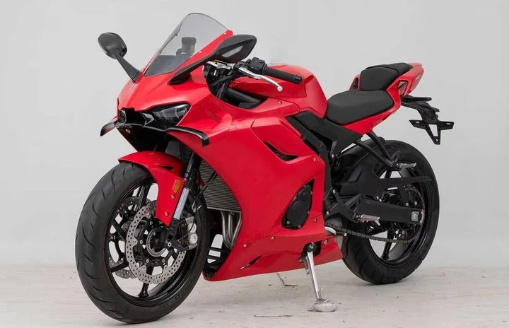 Kove 450 RR arriva in Italia: 70,7 CV e quattro cilindri a 7.390 euro