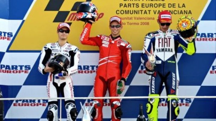 Valencia MotoGp: assolo di Stoner-Ducati davanti a Pedrosa e Rossi. Grande Dovizioso