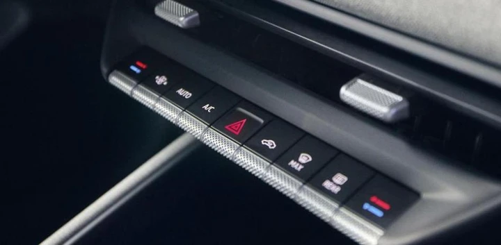 I pulsanti tornano sulle auto: perché tanti stanno facendo marcia indietro sui touchscreen