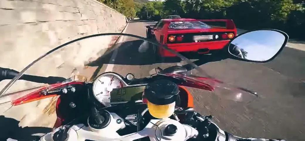Sfidava le supercar in moto: due anni di carcere a Max Wrist