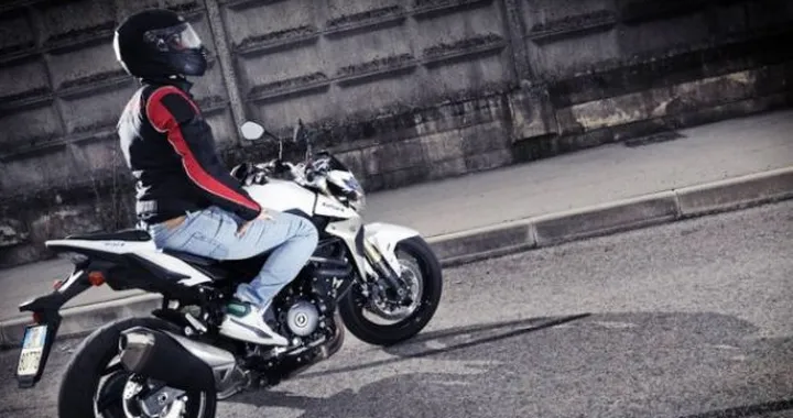 Suzuki GSR750 Full Optional