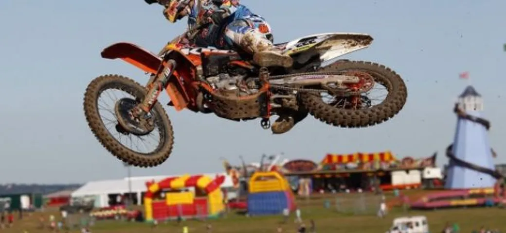 Motocross: Tony Cairoli vince anche in Inghilterra e si porta ad un passo dal quinto titolo mondiale