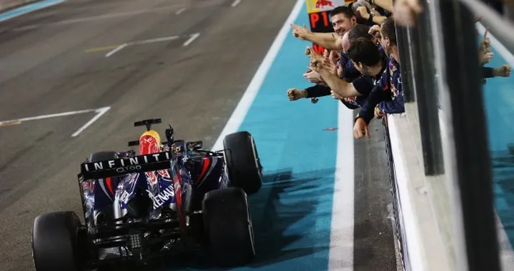 GP Abu Dhabi F1 2013: gara in solitaria per Vettel, quinto Alonso con rimonta finale