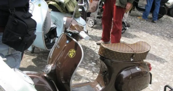 Foto del giorno: Vespino Louis Vuitton