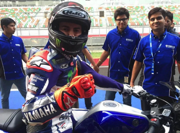 MotoGP: Jorge Lorenzo in pista in India con la Yamaha R3