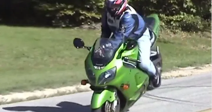 Pinzare con la mano sinistra? Ecco il risultato [Video]