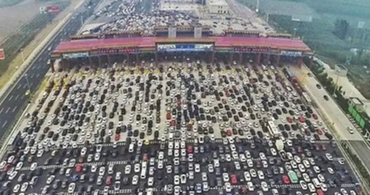 Cina: la foto del mega ingorgo al casello