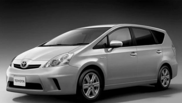 Toyota Prius MPV: prime immagini della vettura definitiva