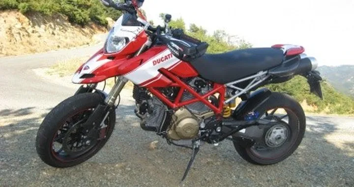 Foto del giorno: Ducati Hypermotard Troy Replica