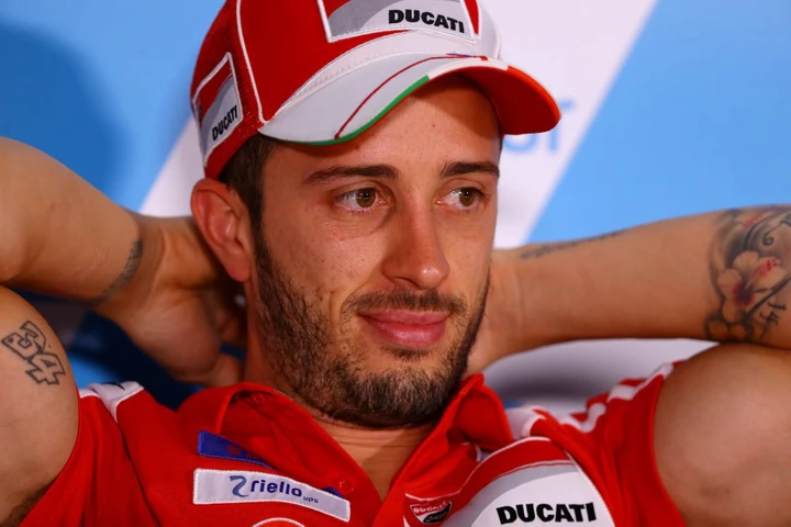 Dovizioso si arrende a Valencia: 