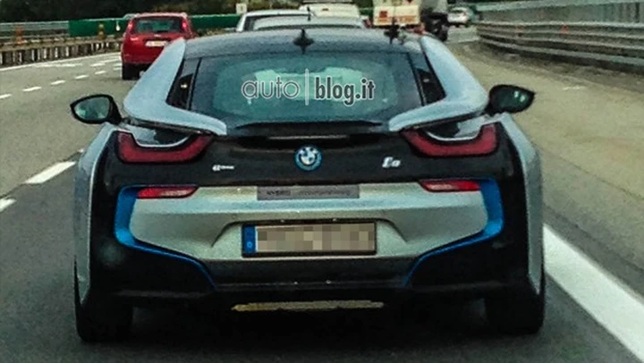 BMW i8: nuove foto spia a Torino