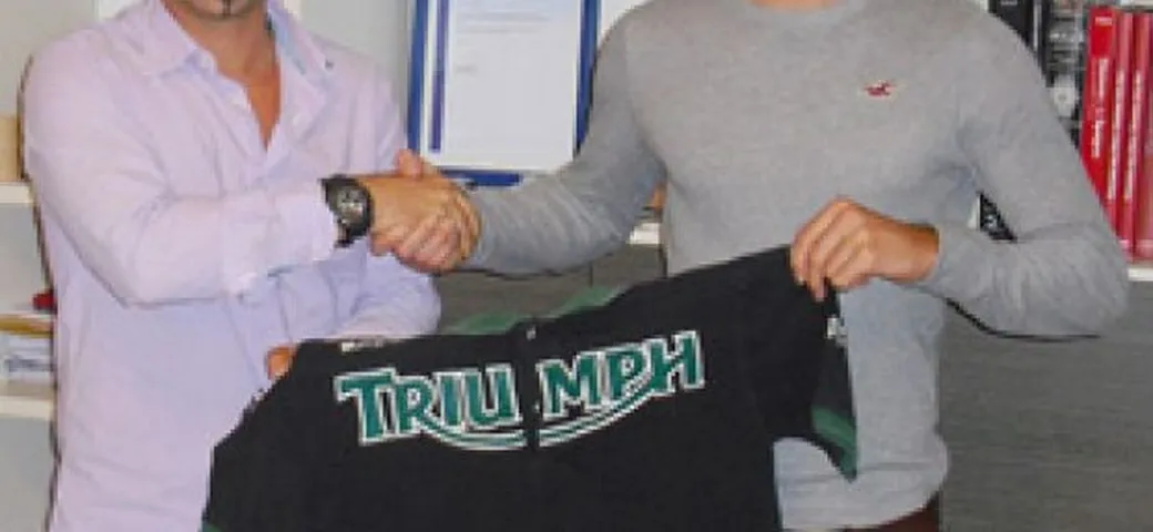 Chaz Davies con il team ParkinGO Triumph BE1 Racing da Imola