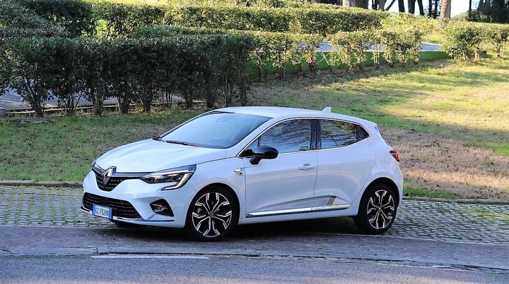 Renault Clio E-Tech: la prova su strada