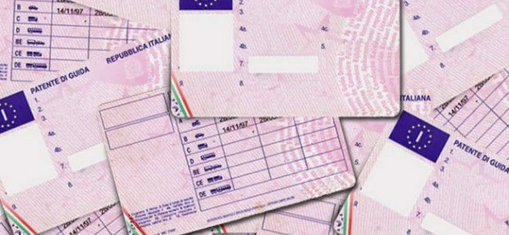 Guidare senza patente è reato: le sanzioni e cosa comporta