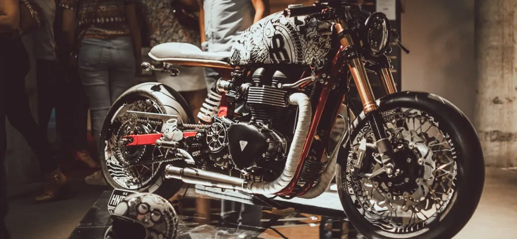 Triumph Thruxton: l'interpretazione di Rogue Motorcycle in chiave 'street art'