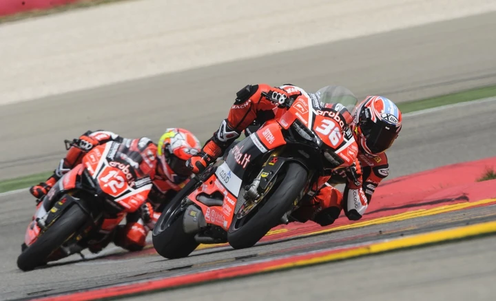 STK1000: Doppietta Ducati con Mercado e Rinaldi
